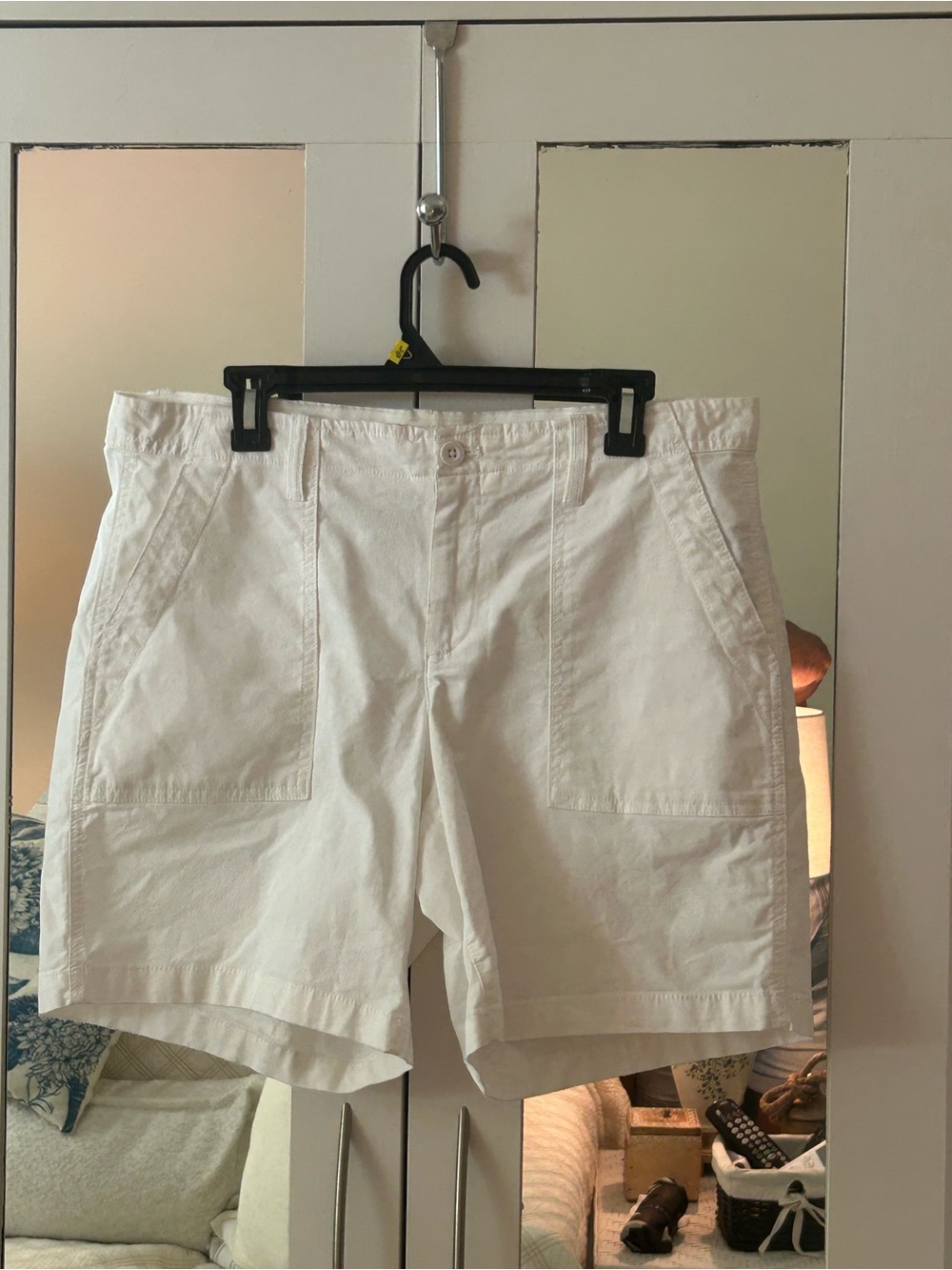 GAP girl friend/chino utilitaire White Flat-Front Cotton Short Size
12